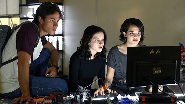 Imagem da notícia Control Z: De onde você conhece Zión Moreno e o elenco da série da Netflix?