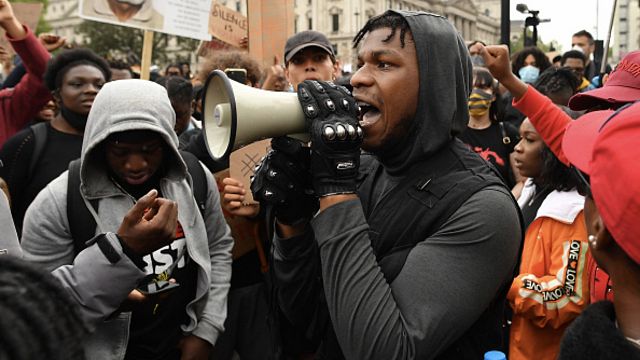 Imagem da notícia Astro de Star Wars, John Boyega faz discurso antirracista em Londres