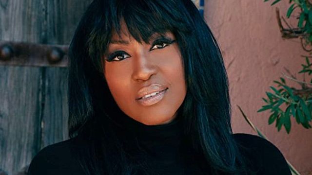 Imagem da notícia Jas Waters, roteirista de This is Us, morre aos 39 anos