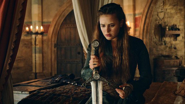 Imagem da notícia Cursed - A Lenda do Lago: Netflix revela teaser e data de estreia da série de Katherine Langford