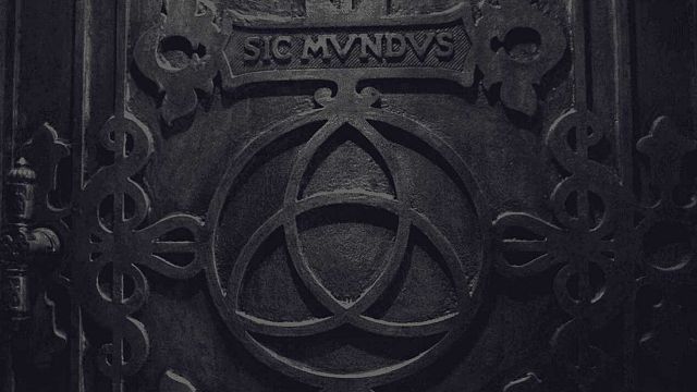 Imagem da notícia Dark: Conheça a história por trás da triquetra, importante símbolo da série