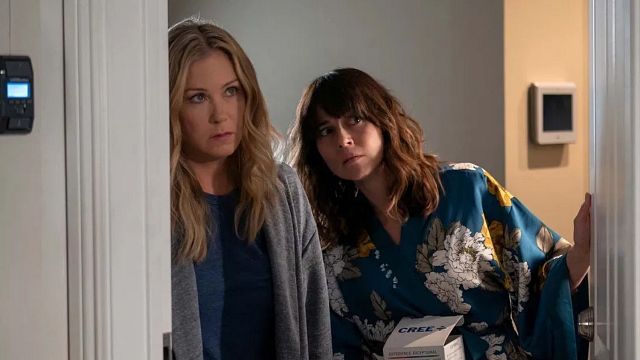 Imagem da notícia Disque Amiga Para Matar: Série da Netflix é renovada para terceira e última temporada