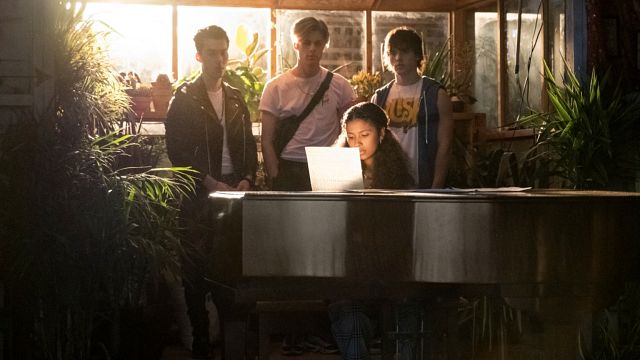Imagem da notícia Julie e os Fantasmas: Versão da Netflix para a série brasileira ganha teaser e imagens