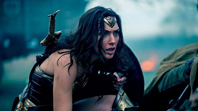 Imagem da notícia Liga da Justiça: Deborah Snyder comenta sobre cena deletada de Mulher-Maravilha e Lois Lane do Snyder Cut