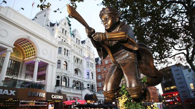 Imagem da notícia Estátua de Harry Potter é inaugurada em Londres