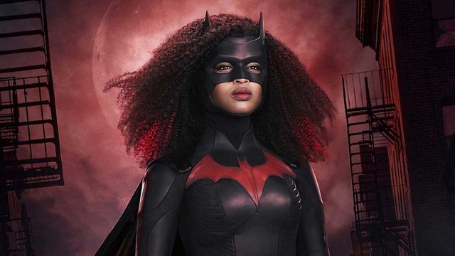 Imagem da notícia Batwoman: Javicia Leslie aparece com novo traje para a série da CW