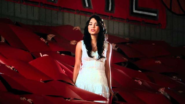 Vanessa Hudgens não se lembra do final de High School Musical (Entrevista Exclusiva)