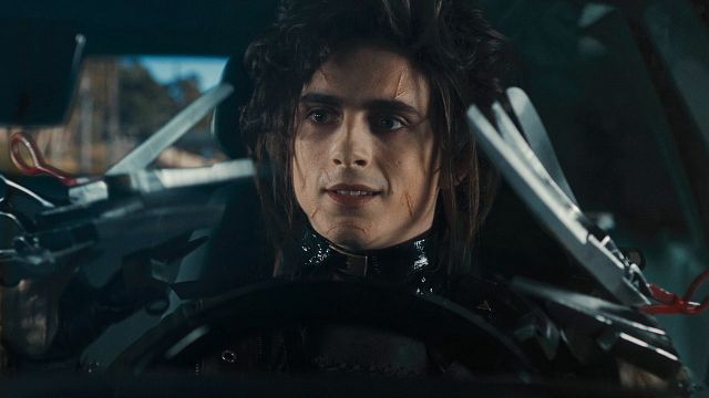 Imagem da notícia Timothée Chalamet aparece como filho de Edward Mãos de Tesoura em comercial do Super Bowl 2021