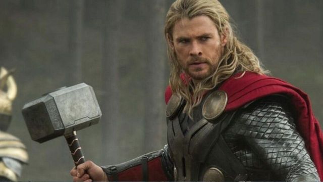 Imagem da notícia Thor - Love And Thunder: Mjolnir está de volta! Vídeo de dublê mostra retorno do icônico martelo de Thor