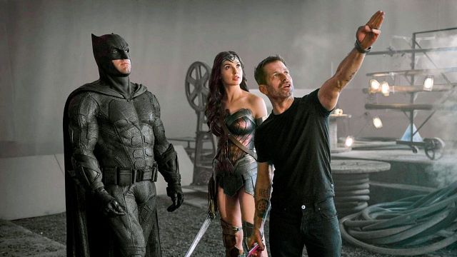Imagem da notícia Liga da Justiça: Zack Snyder revela o motivo de ter gravado novo final para o filme 