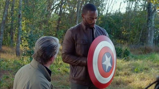 Imagem da notícia Vingadores - Ultimato: Falcão já foi Capitão América no MCU? Entenda a teoria incrível!