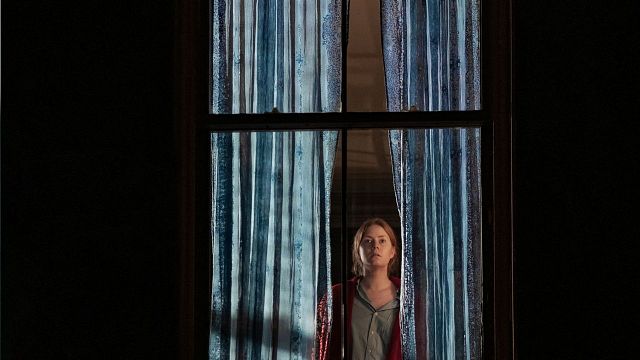 Imagem da notícia A Mulher na Janela: Entre polêmicas de bastidores, filme da Netflix teve demissões, adiamento e escândalos 