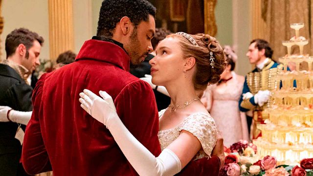 Imagem da notícia Bridgerton: Saiba a reação da protagonista Phoebe Dynevor com a saída de Regé-Jean Page da série da Netflix