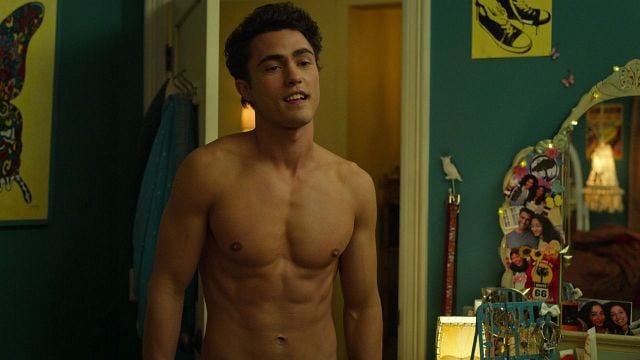 Imagem da notícia Eu Nunca na Netflix: Idade verdadeira de Paxton causa polêmica nas redes sociais; entenda