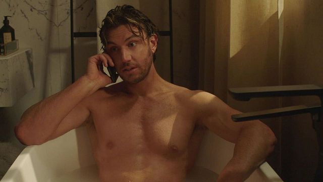 Imagem da notícia Sex/Life da Netflix: Após mistério, radialista descobre se AQUELA cena de nudez é realmente verdadeira