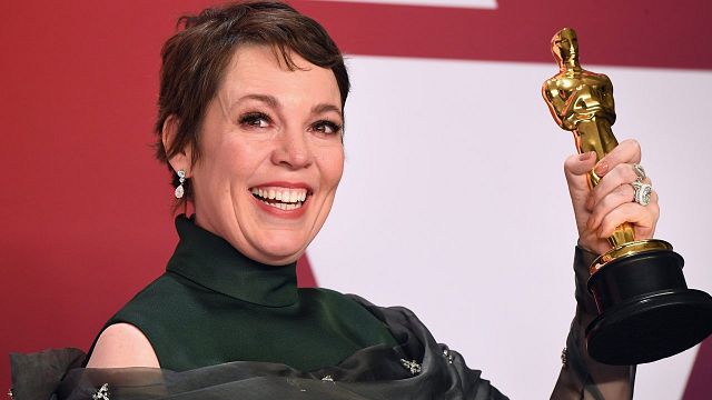 Imagem da notícia Emmy 2021: Olivia Colman vence como Melhor Atriz em Série de Drama e faz homenagem ao falecido pai
