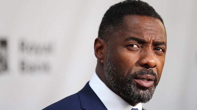 Imagem da notícia Idris Elba pensou que havia levado tiro na cabeça de verdade durante gravação de filme