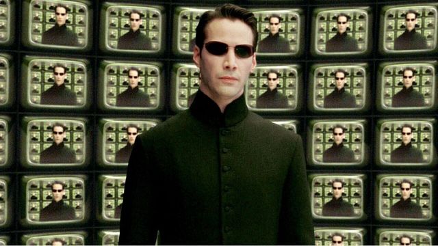 Imagem da notícia Matrix: Keanu Reeves revela motivo de personagem trans ser cortada do filme; entenda