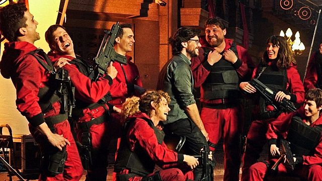Imagem da notícia Atores de La Casa de Papel deixaram escapar spoiler? Maior teoria de fãs pode ter sido confirmada por pequeno descuido