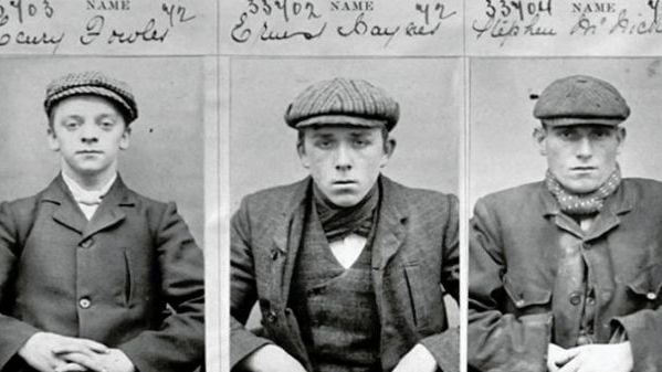 O que significa PEAKY BLINDERS? 