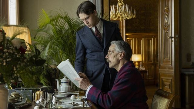 Ator de Casa Gucci surge idêntico a primeiro-ministro britânico em filme da Netflix sobre Segunda Guerra