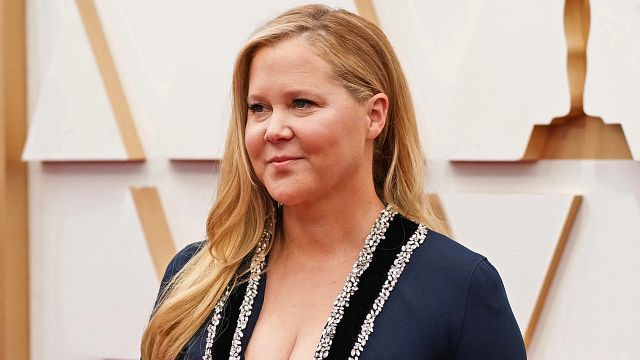 Imagem da notícia Amy Schumer revela piada censurada no Oscar: “Não me deixaram falar, mas deixam ir lá e estapear alguém"