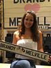 Pôster de Brandy Melville e o Culto Perverso da Moda Rápida