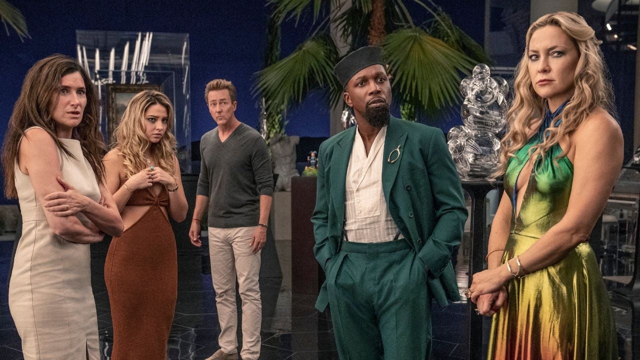 "Quem matou?" é apenas uma das perguntas Crítica de Glass Onion Um Mistério Knives Out