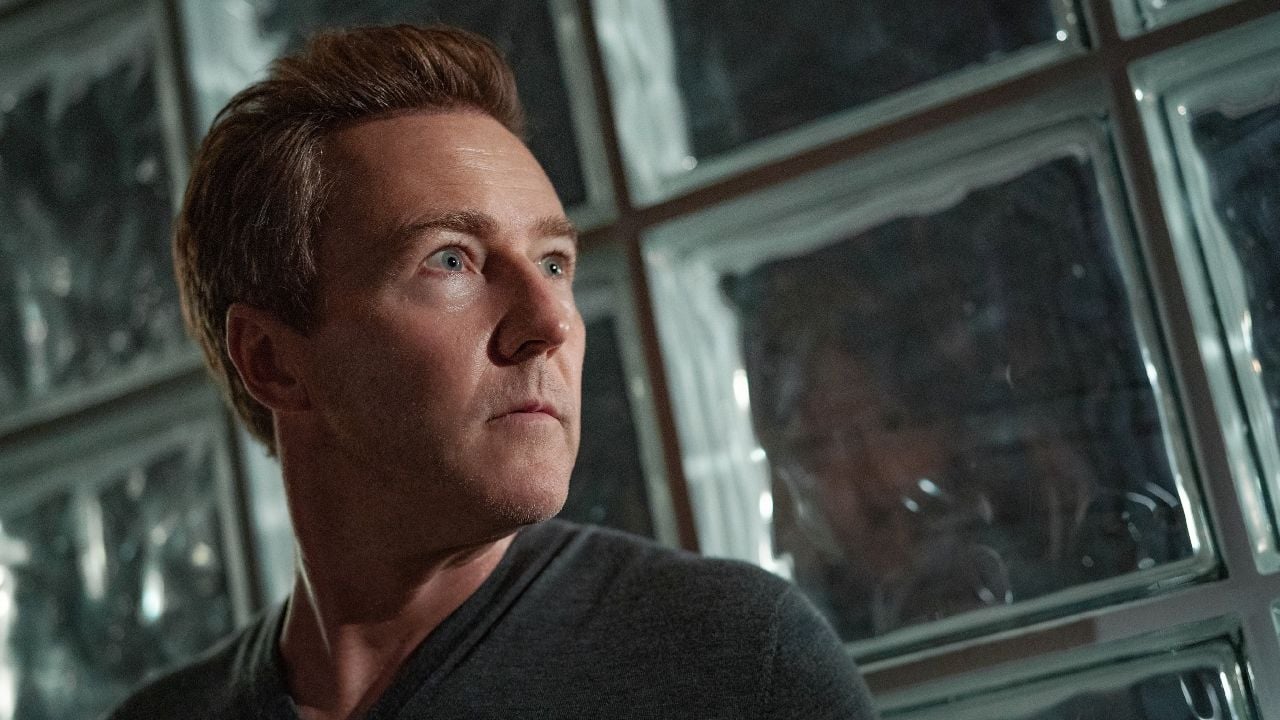 "Quem matou?" é apenas uma das perguntas Crítica de Glass Onion Um Mistério Knives Out