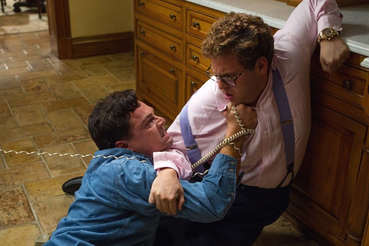 Leonardo DiCaprio e Jonah Hill em cena de O Lobo de Wall Street.