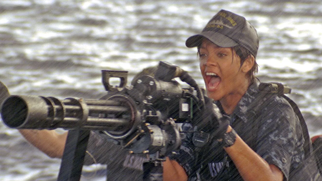 Rihanna em cena de Battleship - A Batalha dos Mares.
