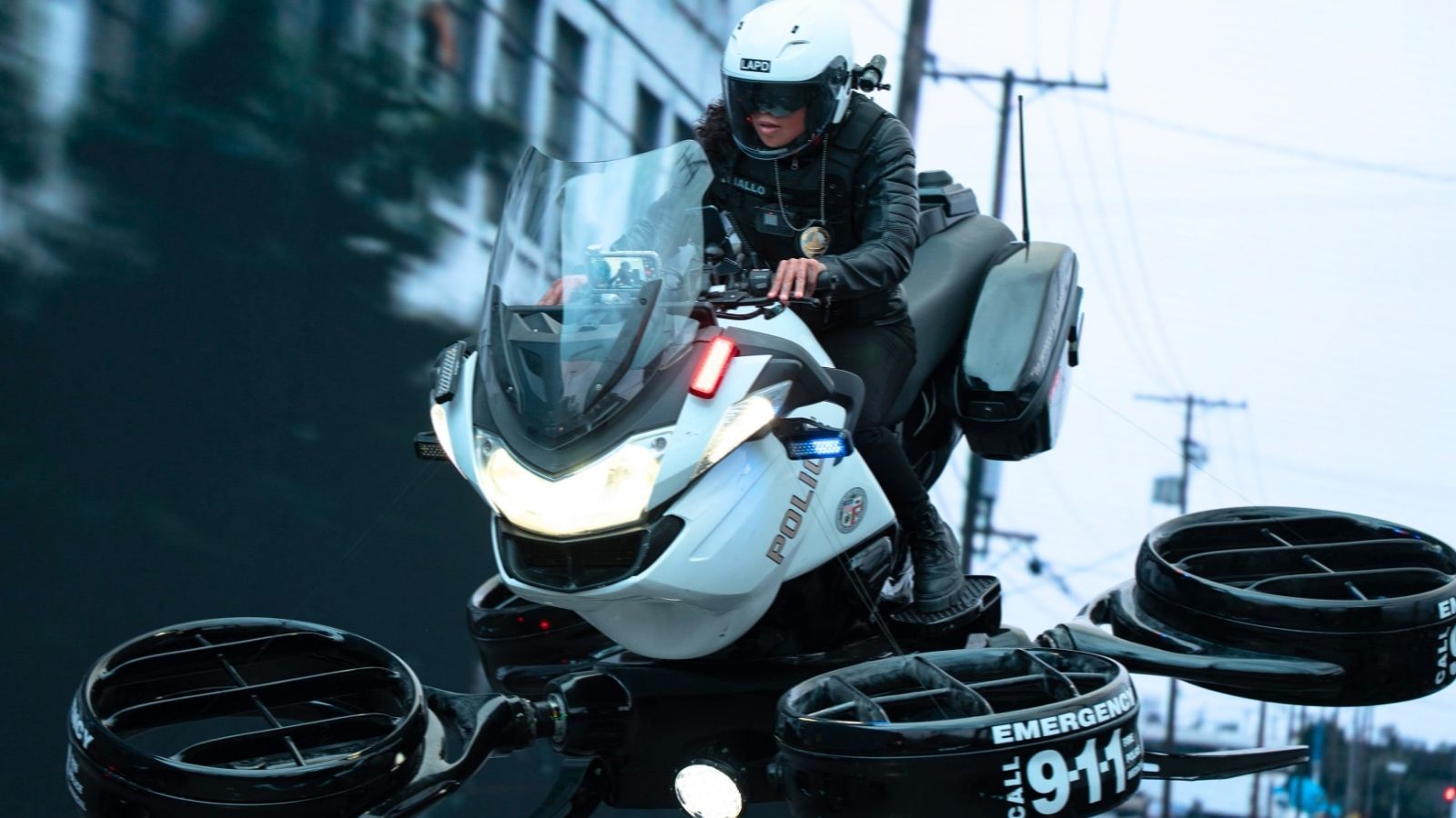 Hoje no streaming: Um blockbuster de ação e ficção científica com estrelas de Duna e da Marvel chega logo após seu lançamento nos cinemas