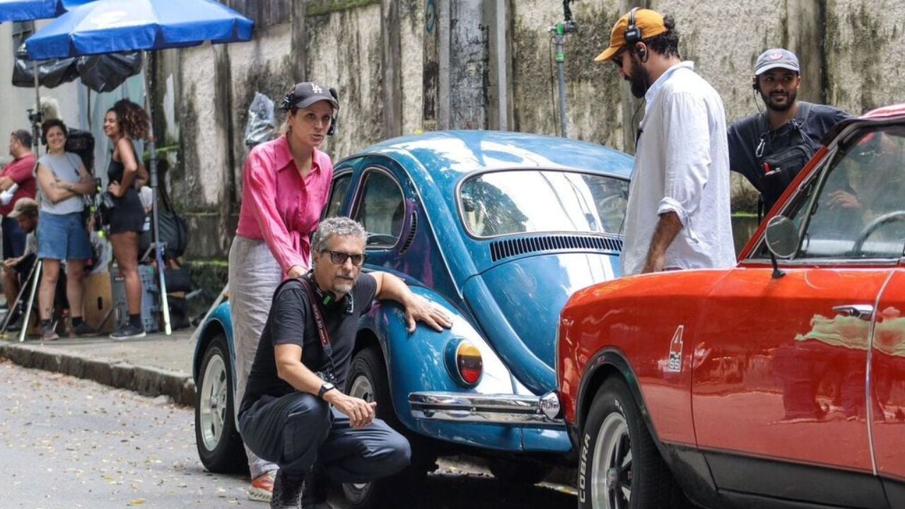 200 figurantes e 41 fuscas nas filmagens: 7 curiosidades de O Agente Secreto que você não fazia ideia