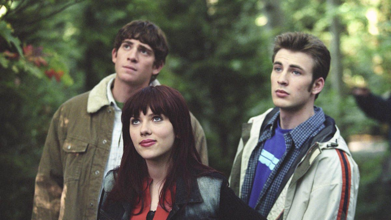 Bryan Greenberg, Scarlett Johansson e Chris Evans em cena de Nota Máxima.