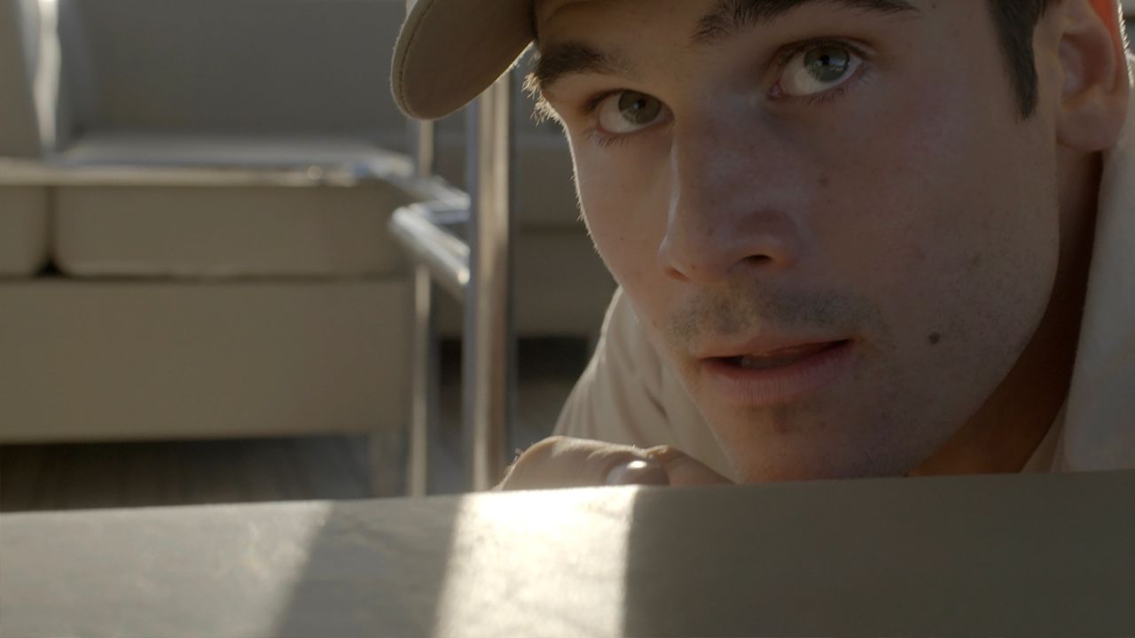 Rudá (Nicolas Prattes) descobre que Molina (Rodrigo Lombardi) está vivo