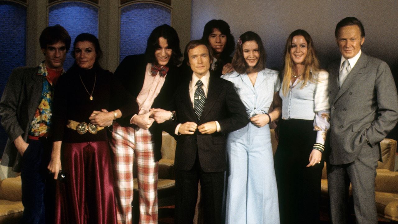 O apresentador Dick Cavett com a família Loud