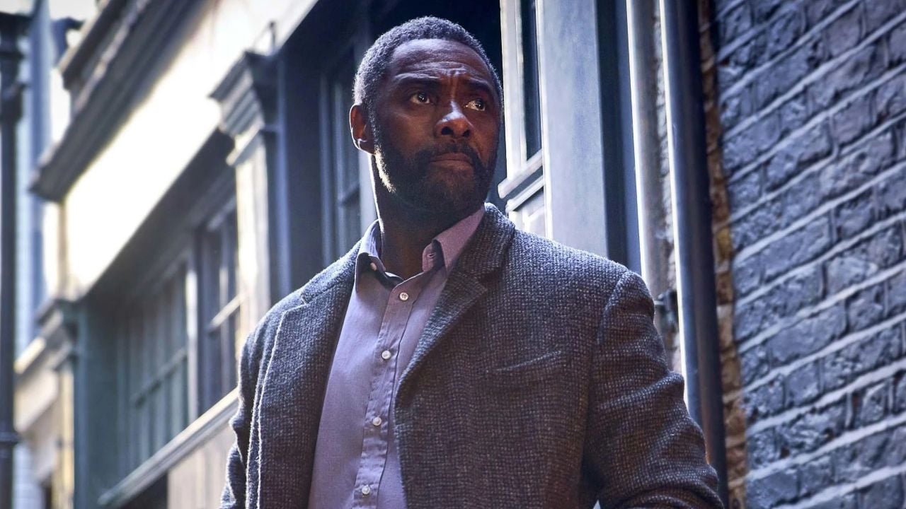 Idris Elba como Alcott em Resgate 2.