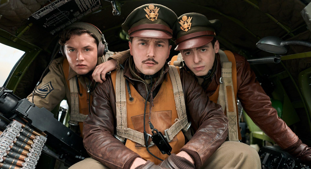 Rafferty Law, Anthony Boyle, Elliot Warren em Mestres do Ar