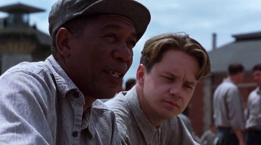 Morgan Freeman e Tim Robbins no filme Um Sonho de Liberdade