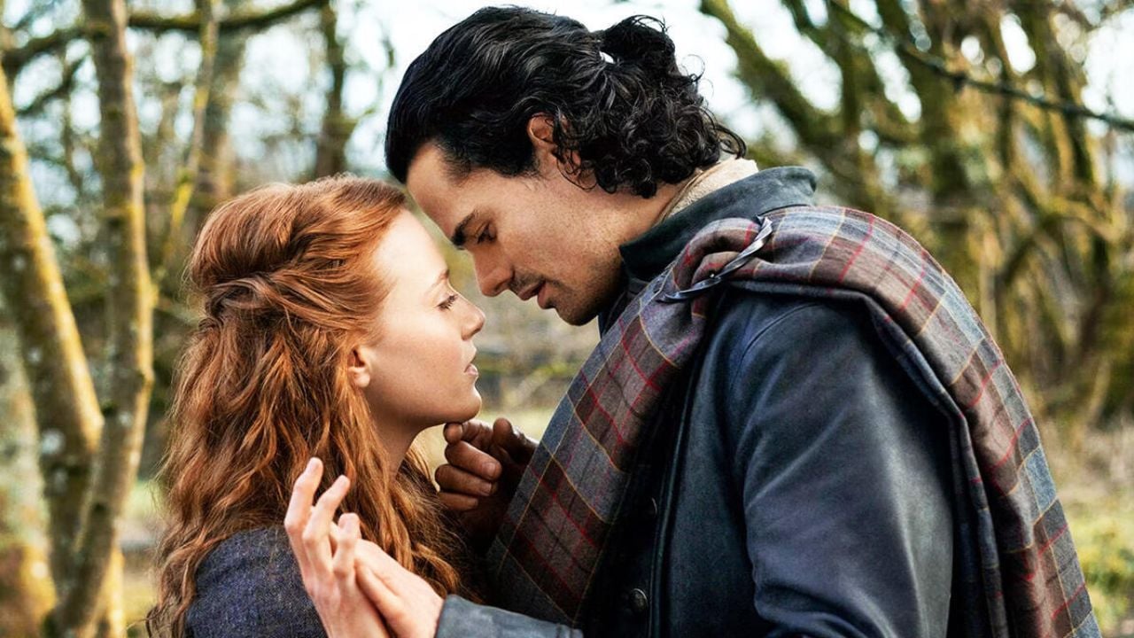 Harriet Slater e Jamie Roy como Ellen MacKenzie e Brian Fraser