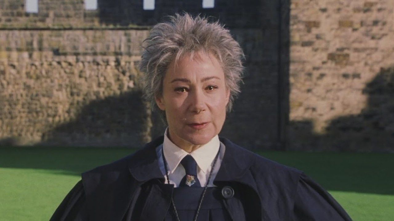 Zoë Wanamaker como Madame Hooch
