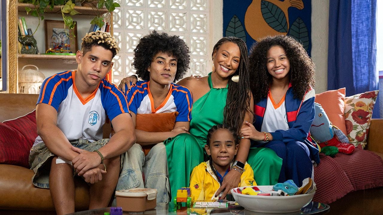Peixe (Cauê Campos), Ítalo (Fabrício Assis), Bela (Sheron Menezzes), Samuca (Kadu Spinola) e Glorinha (Laura Luz)