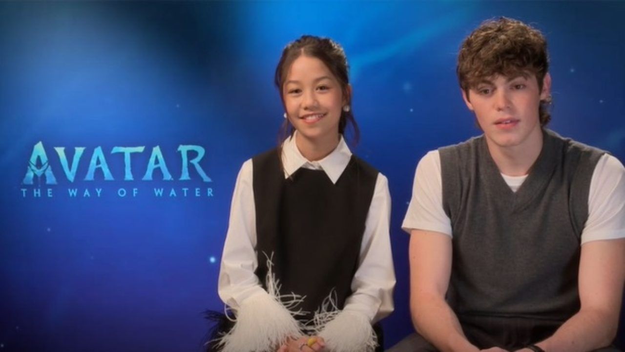 Trinity Bliss e Jack Champion em entrevista para o AdoroCinema.