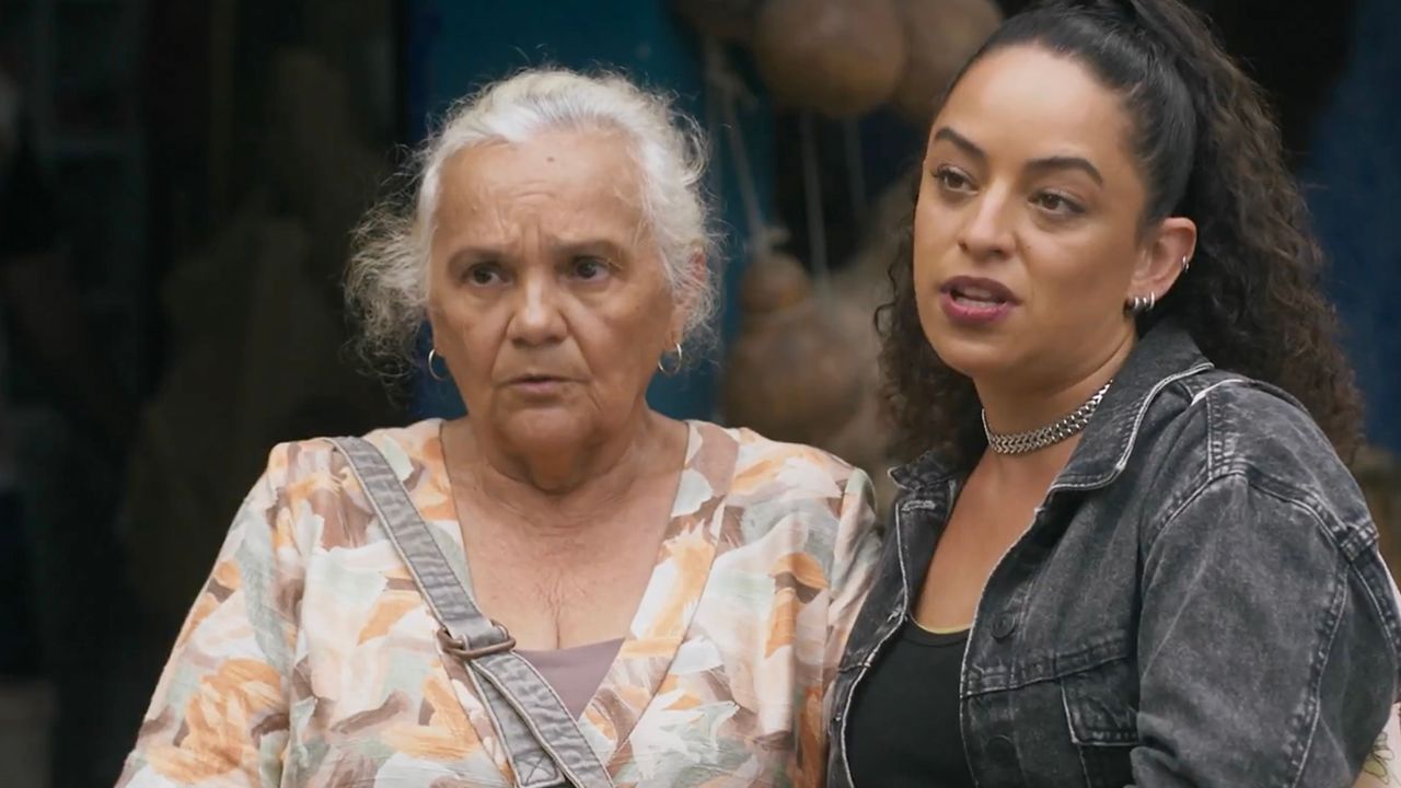 Cacá usa idosa para enganar Madalena