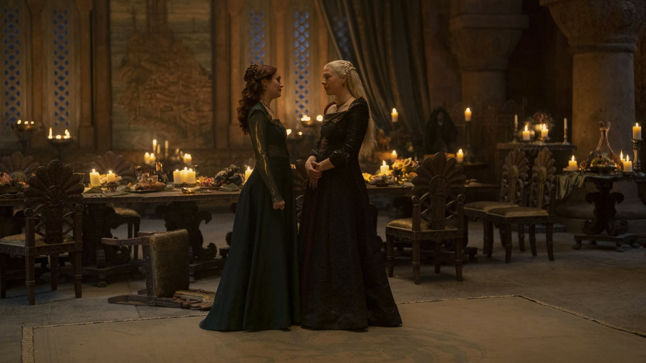 Alicent e Rhaenyra depois que o jantar virou um caos.