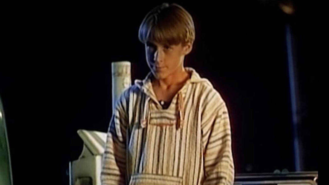 Ryan Gosling em cena de Frankenstein: O Sonho Não Acabou.