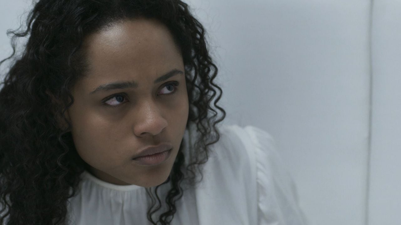 Beatriz (Duda Santos) é dopada