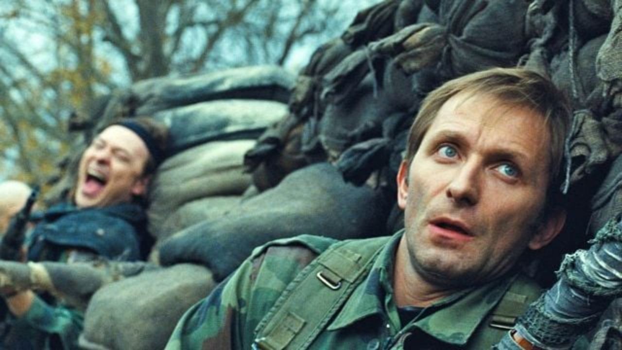 Este filme de guerra marcou a estreia na direção de um ícone de Hollywood: Foi um fracasso de bilheteria e está completamente esquecido 15 anos depois!