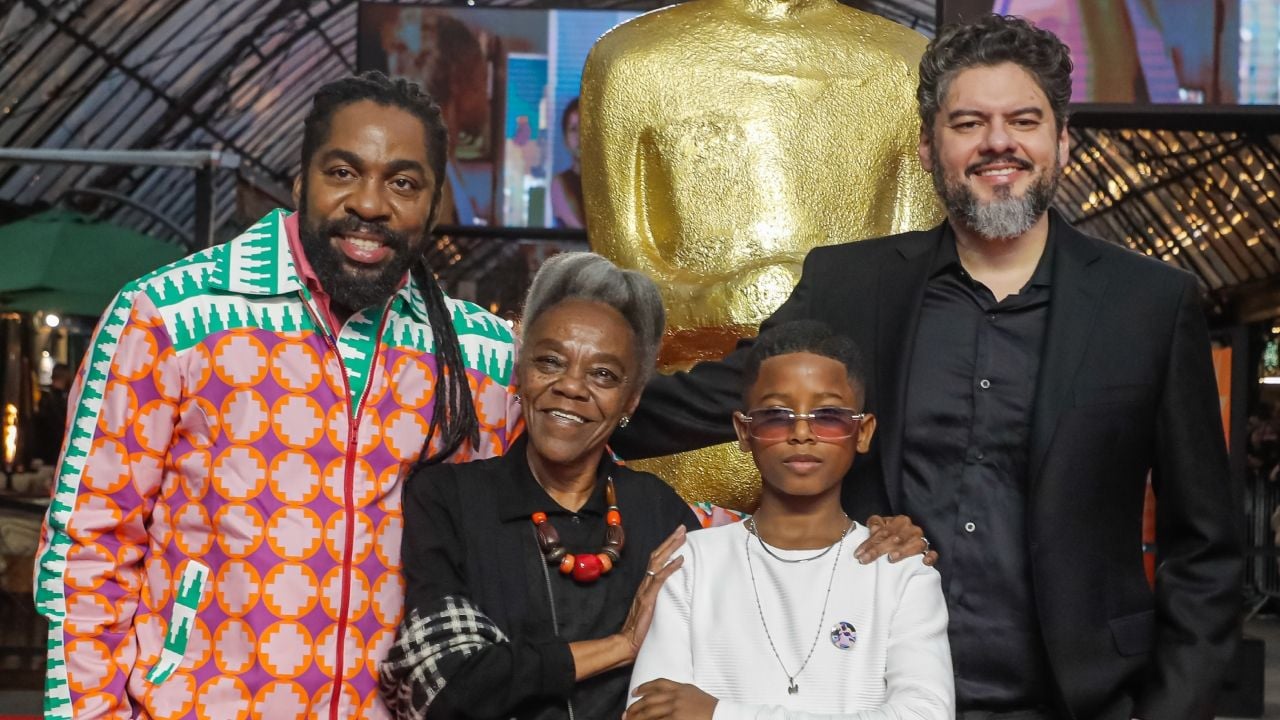 Os atores Lázaro Ramos, Teca Pereira, Yuri Gomes e o diretor Allan Deberton