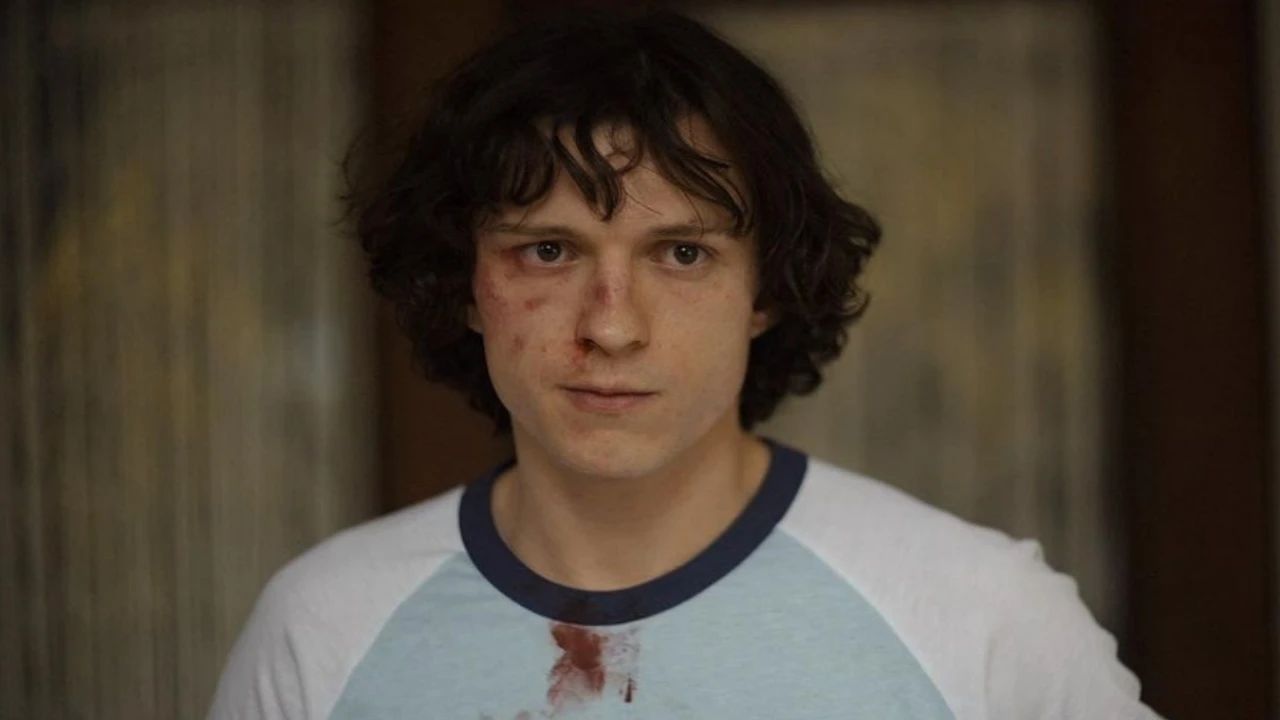 Tom na série 'Entre Estranhos' (2023)